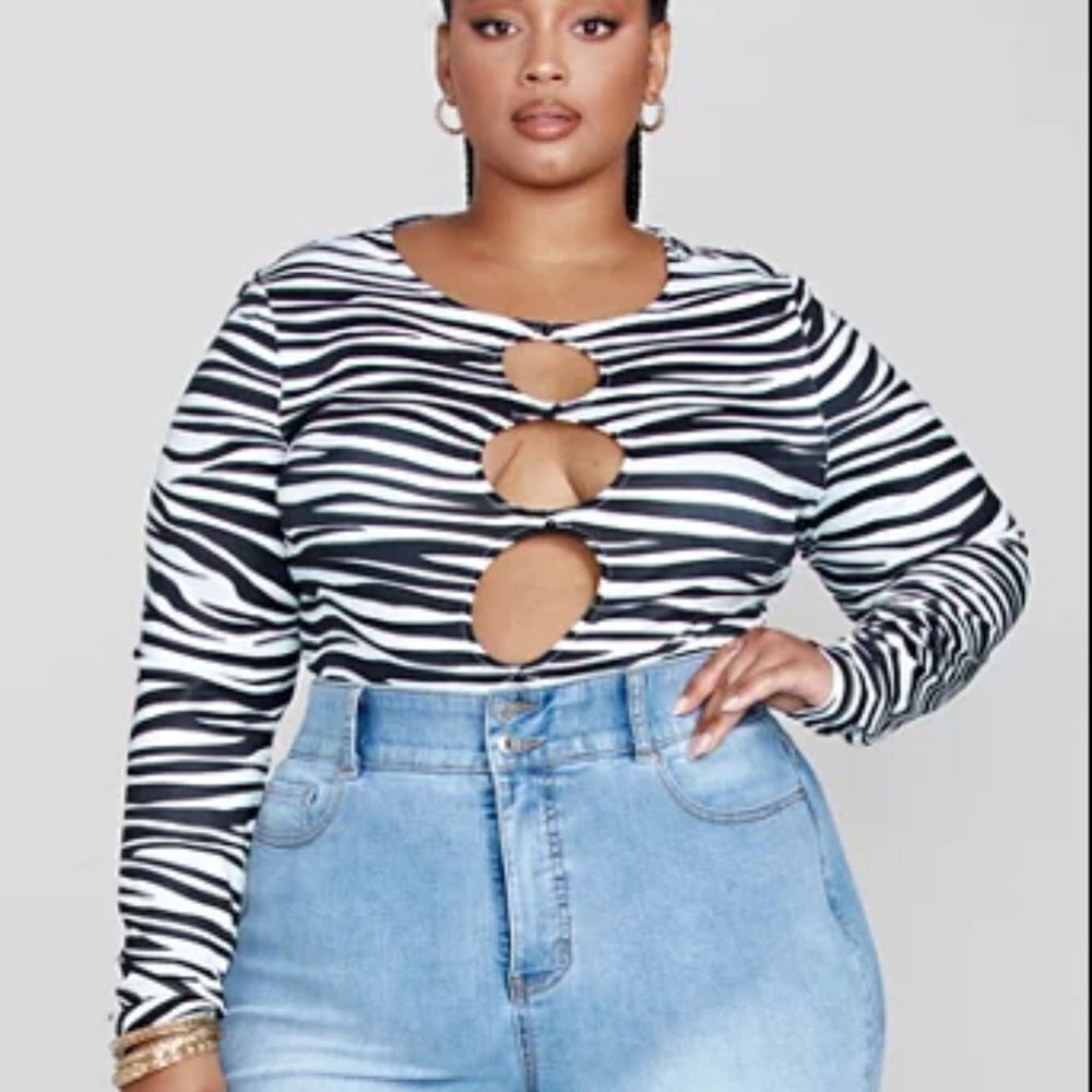 #83❤️ NEW WITH TAGS FASHION TO FIGURE LYLA ZEBRA PRINT CUTOUT TOP